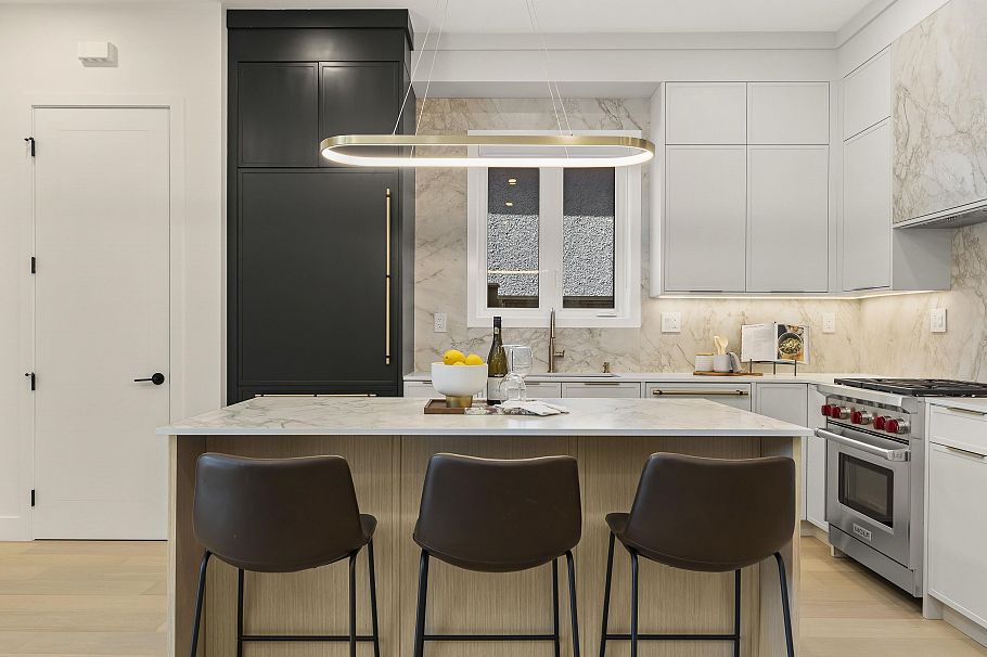 1 3255 13th Avenue Vancouver, BC - 5