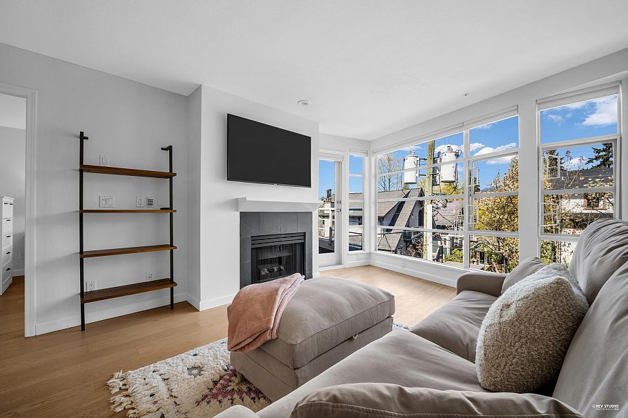 404 2575 W 4th Avenue Vancouver, BC - 2