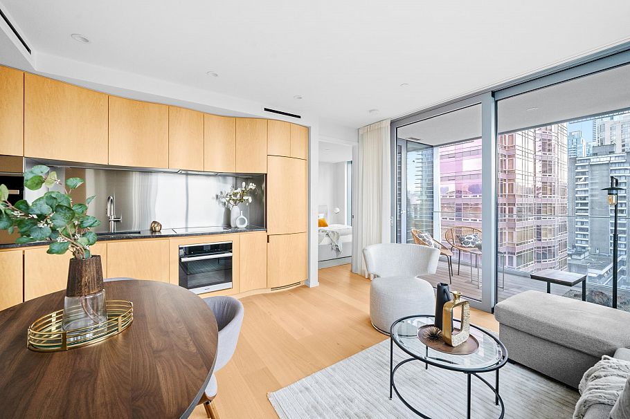 1504 1568 Alberni Street Vancouver, BC - 3