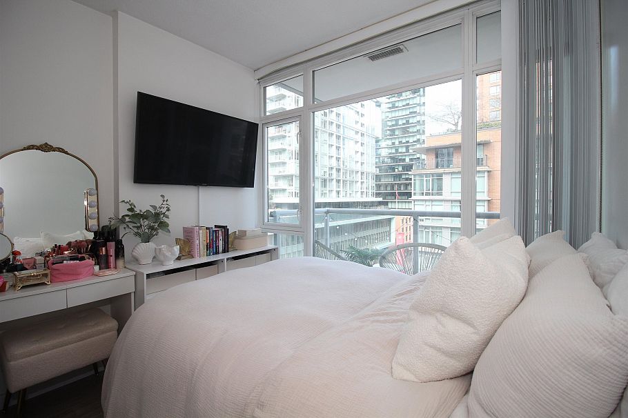 703 480 Robson Street Vancouver, BC - 7