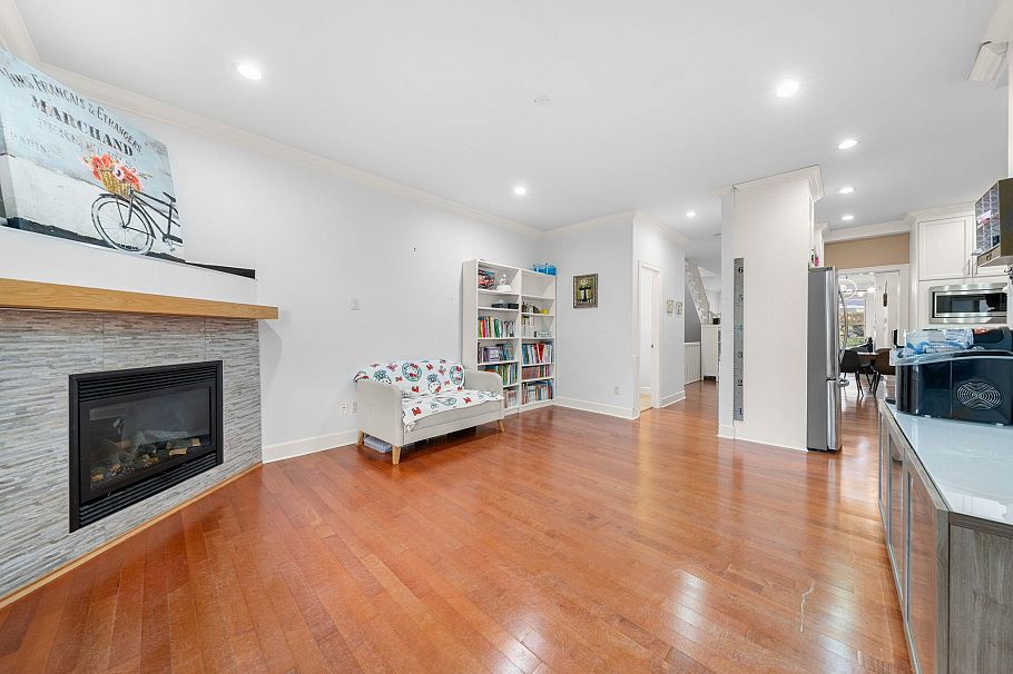 341 E 8th Street North Vancouver, BC - 20