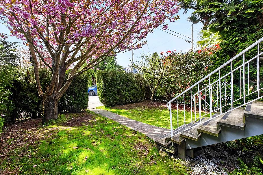 2975 W 8th Avenue Vancouver, BC - 5