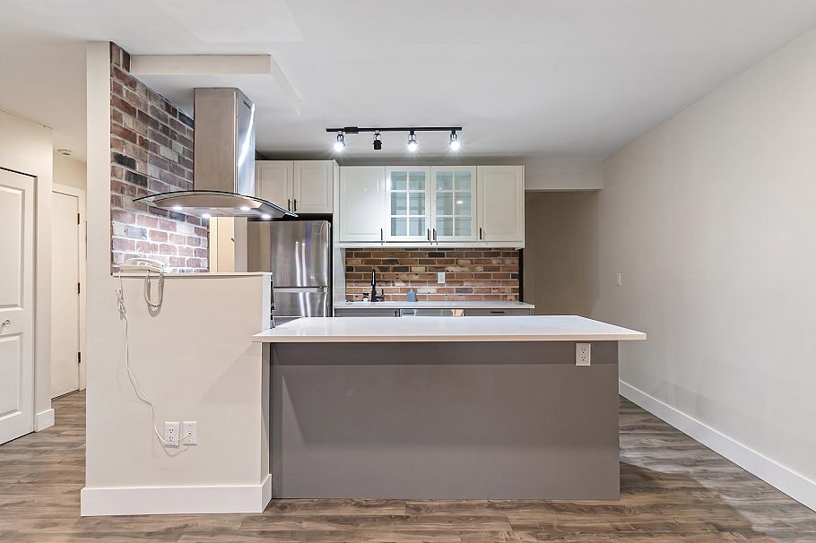 114 2250 Oxford Street Vancouver, BC - 2