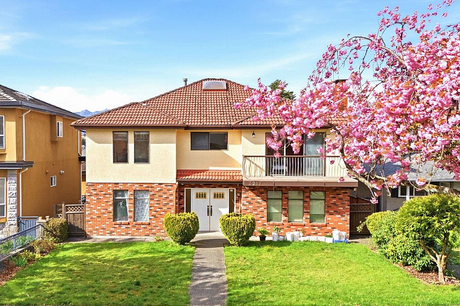 3217 E 18th Avenue Vancouver, BC - 1