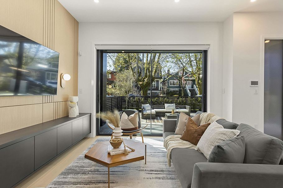 1 3255 13th Avenue Vancouver, BC - 3