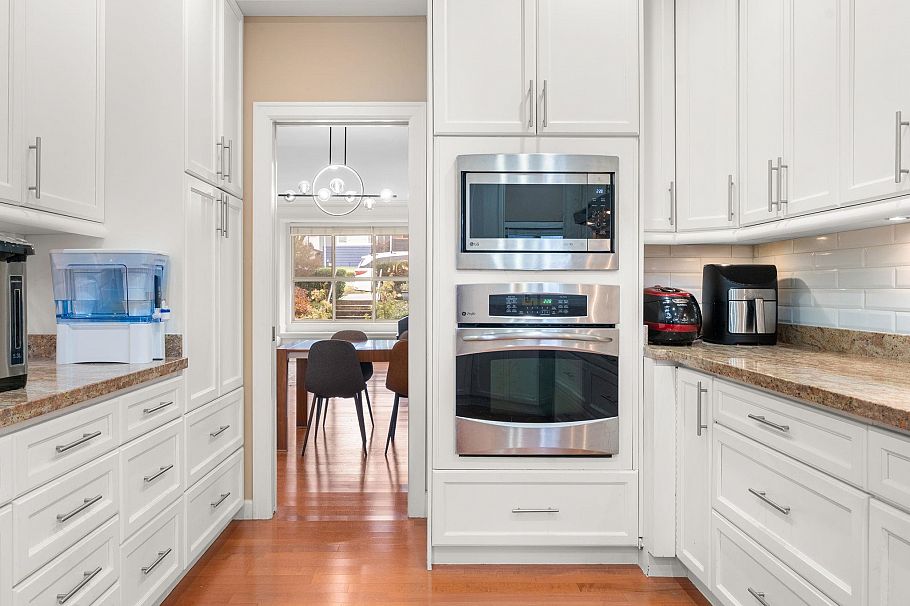 341 E 8th Street North Vancouver, BC - 9