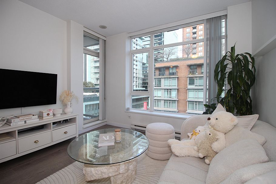 703 480 Robson Street Vancouver, BC - 5