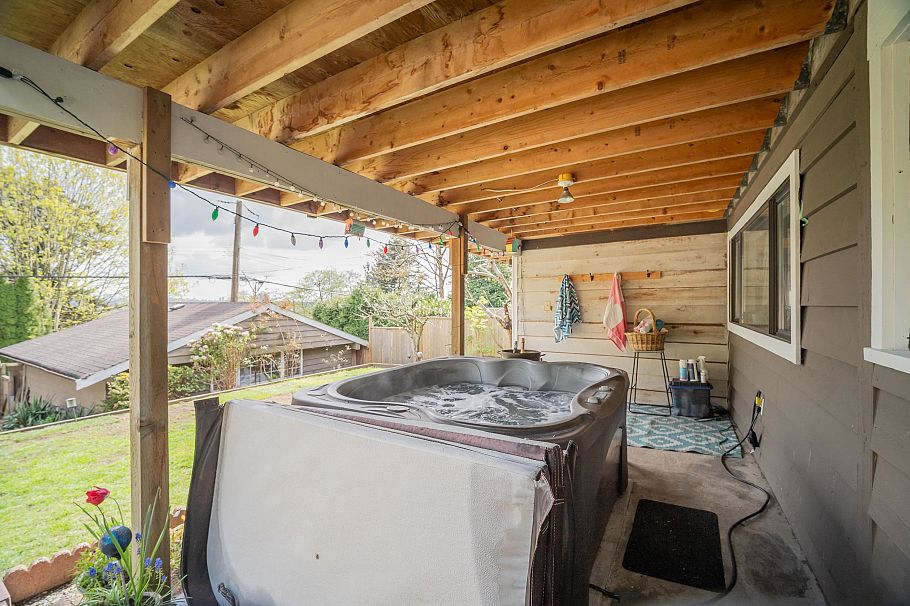 1119 Cloverley Street North Vancouver, BC - 27