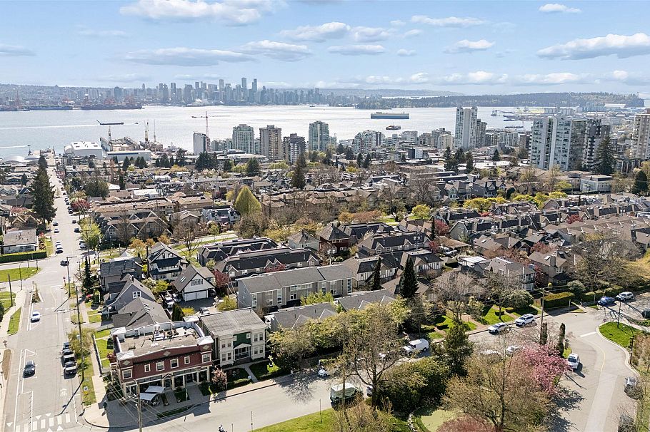 2 265 E 8th Street North Vancouver, BC - 37