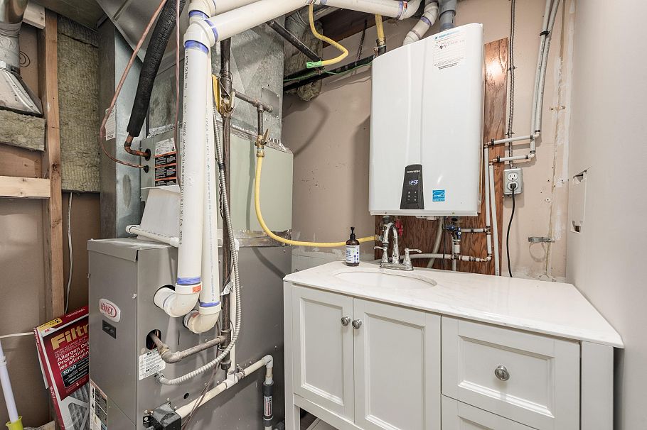 1991 Cedar Village Crescent North Vancouver, BC - 25