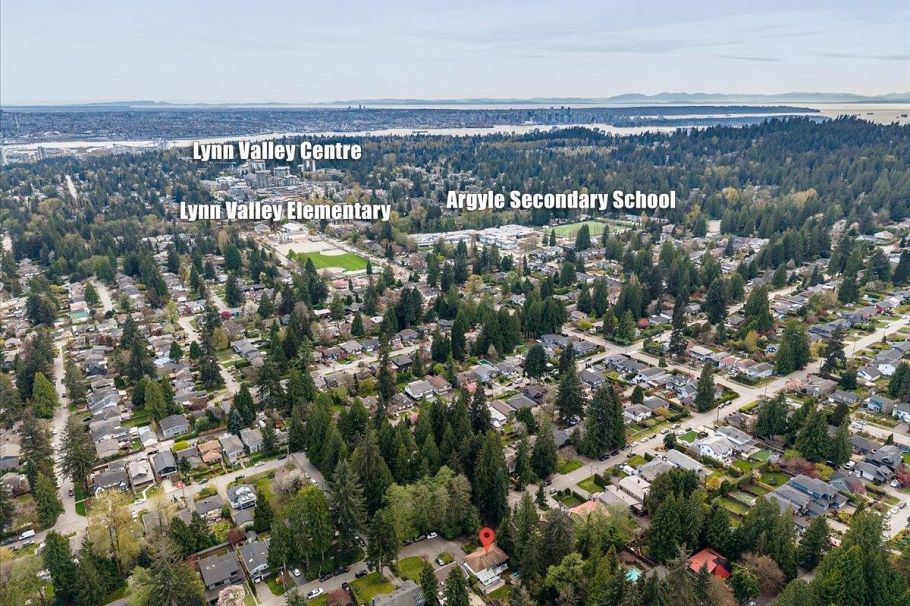 1392 Chamberlain Drive North Vancouver, BC - 36