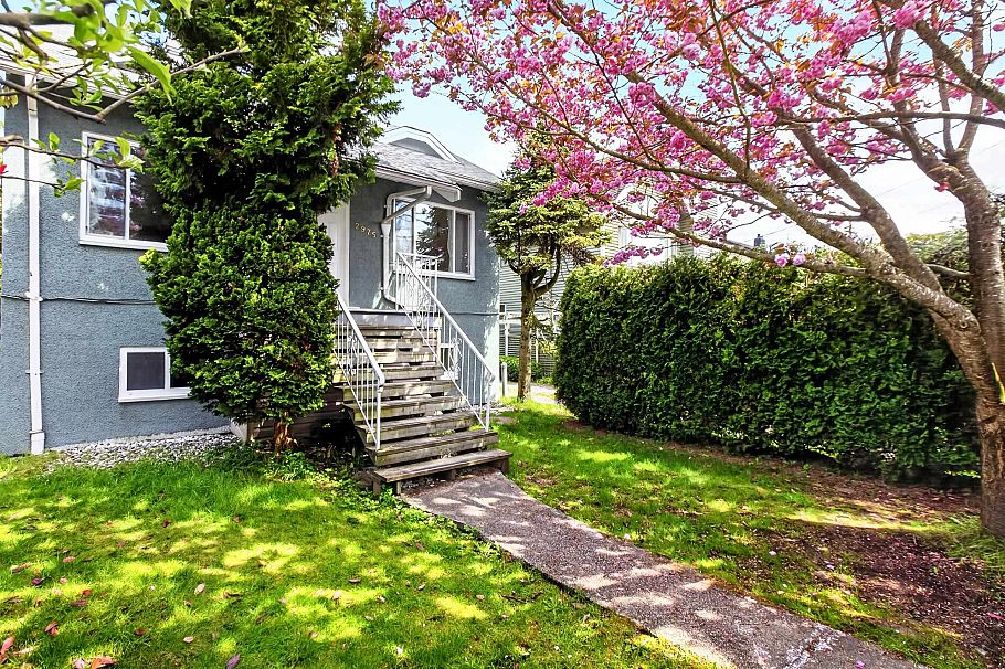 2975 W 8th Avenue Vancouver, BC - 3