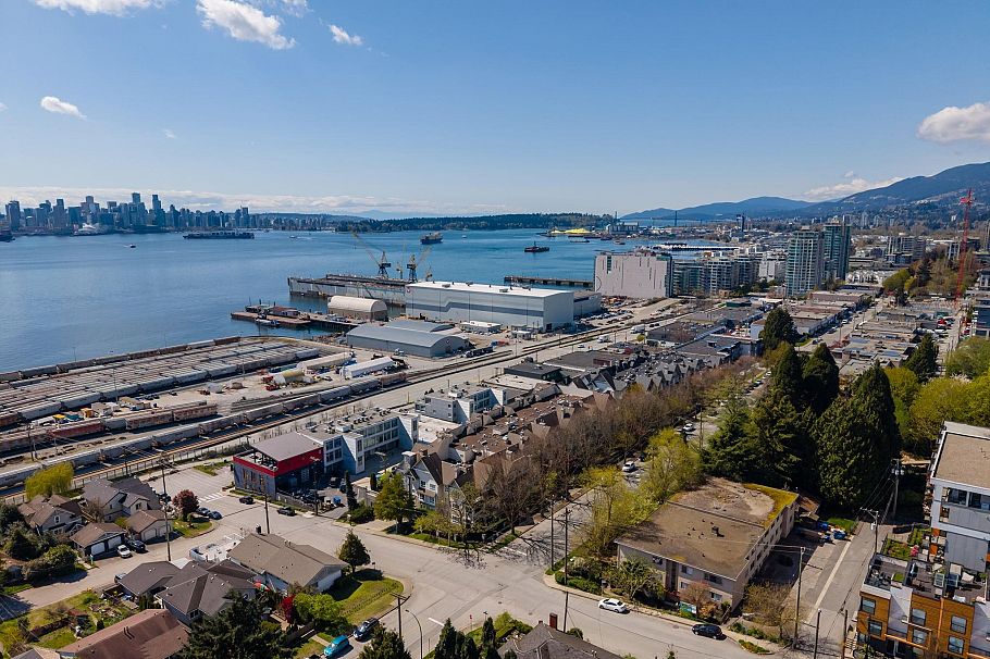 102 365 E 1st Street North Vancouver, BC - 27