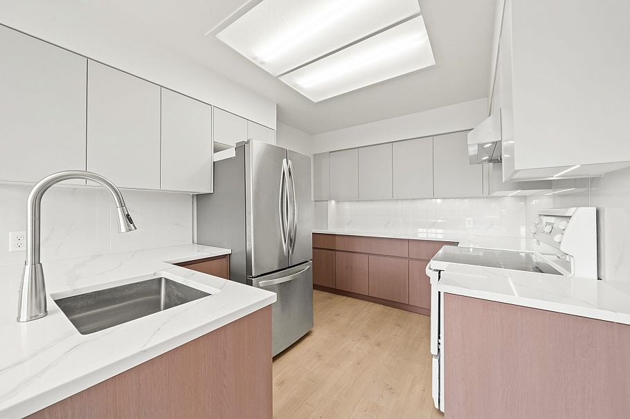 532 W 64th Avenue Vancouver, BC - 5