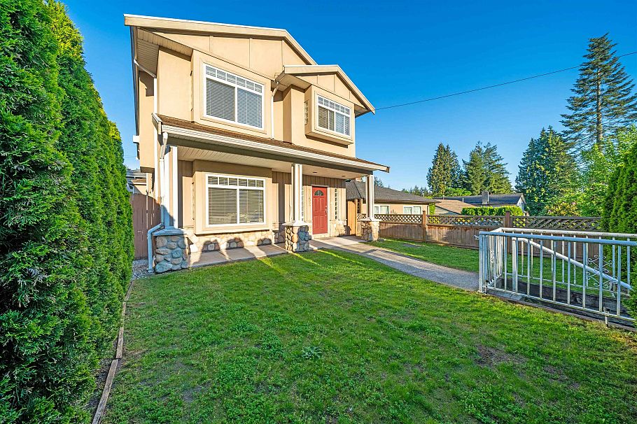 2052 Westview Drive North Vancouver, BC - 23