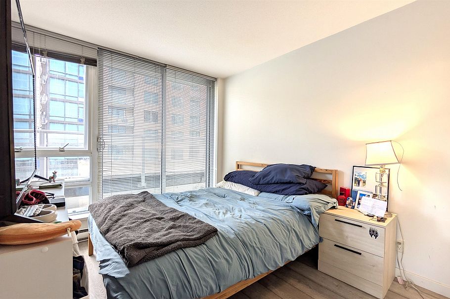 703 233 Robson Street Vancouver, BC - 9