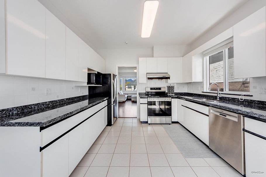 2648 E 19th Avenue Vancouver, BC - 12