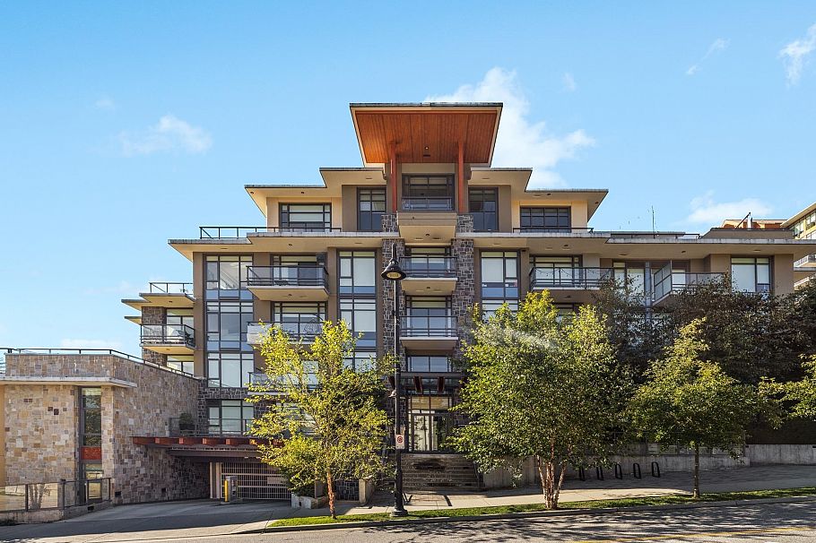 404 1295 Conifer Street North Vancouver, BC - 1