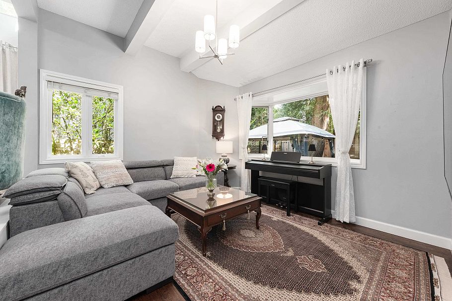 1991 Cedar Village Crescent North Vancouver, BC - 4