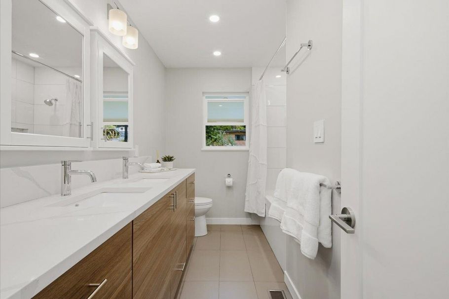 1392 Chamberlain Drive North Vancouver, BC - 17