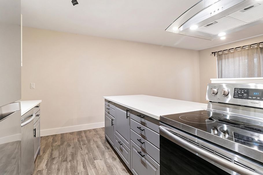 114 2250 Oxford Street Vancouver, BC - 5