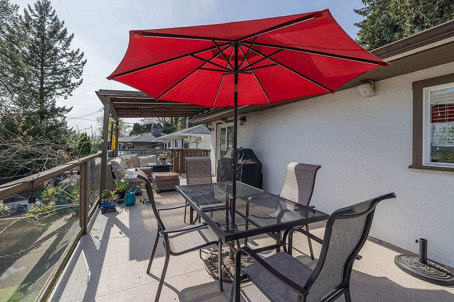 1119 Cloverley Street North Vancouver, BC - 15