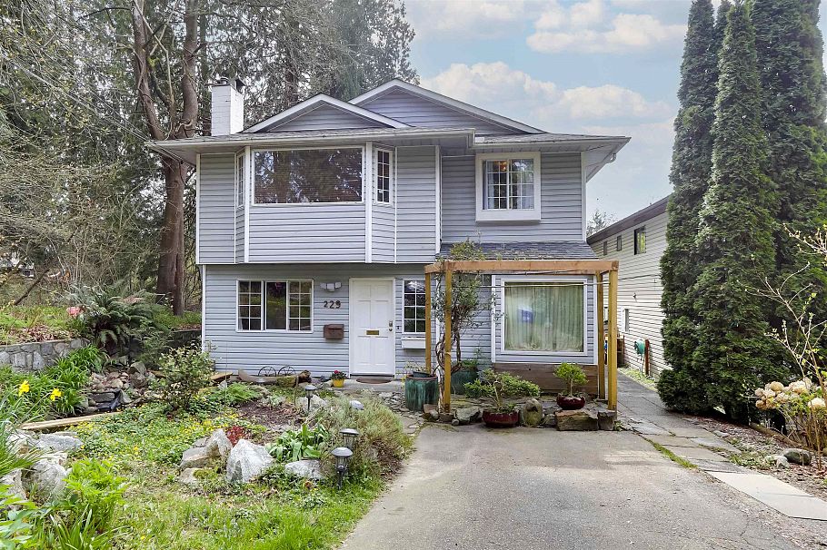 229 W 22nd Street North Vancouver, BC - 1