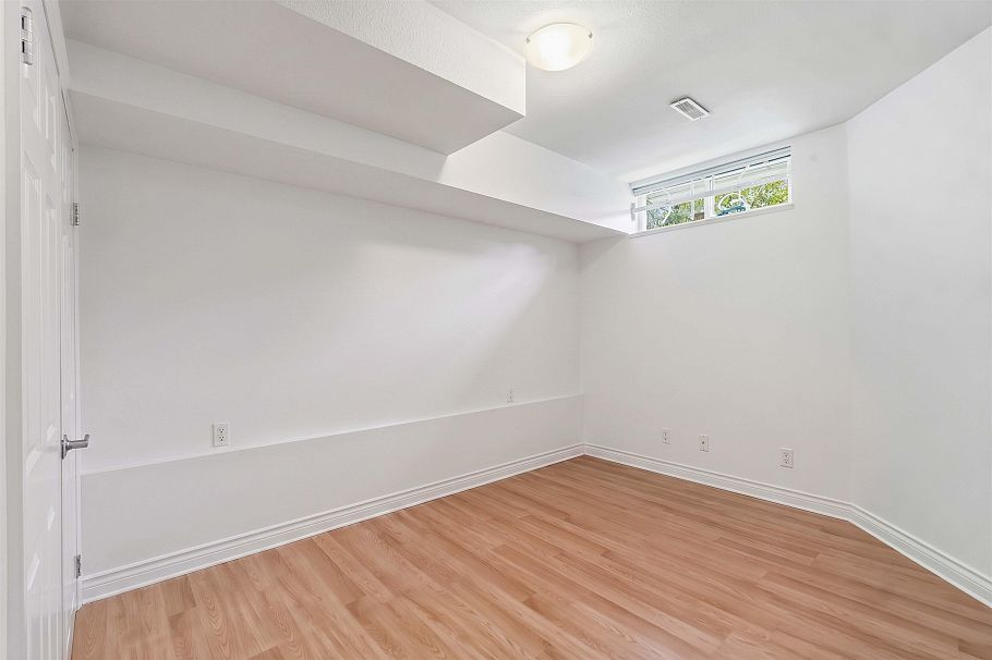 8433 Jellicoe Street Vancouver, BC - 7