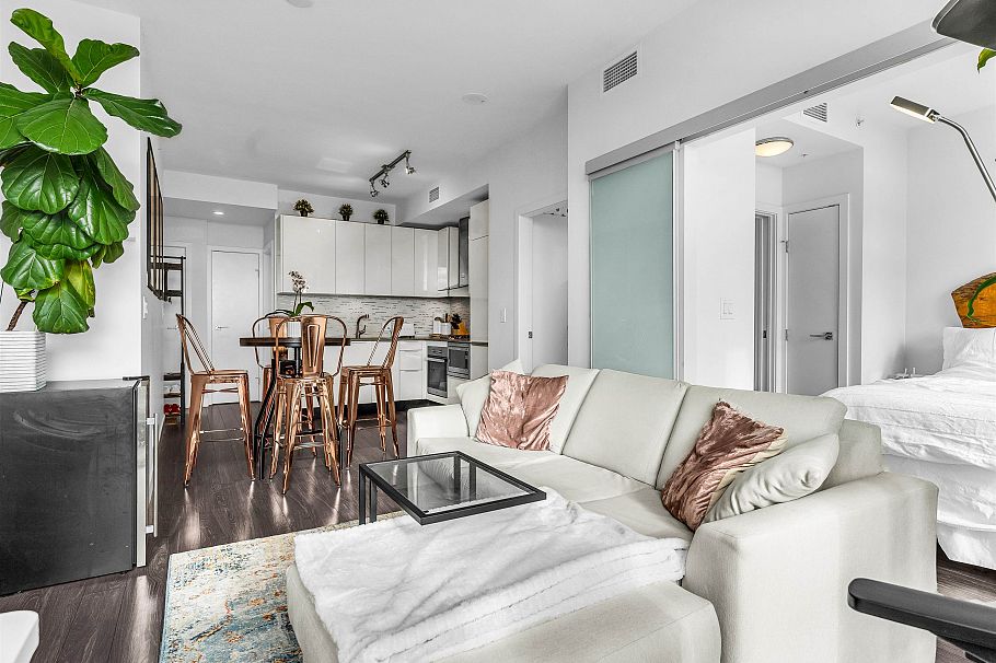 3305 1283 Howe Street Vancouver, BC - 2