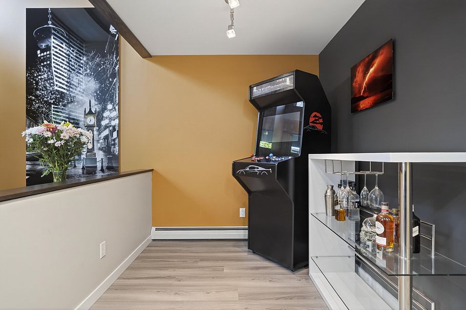 112 W 1st Avenue Vancouver, BC - 17
