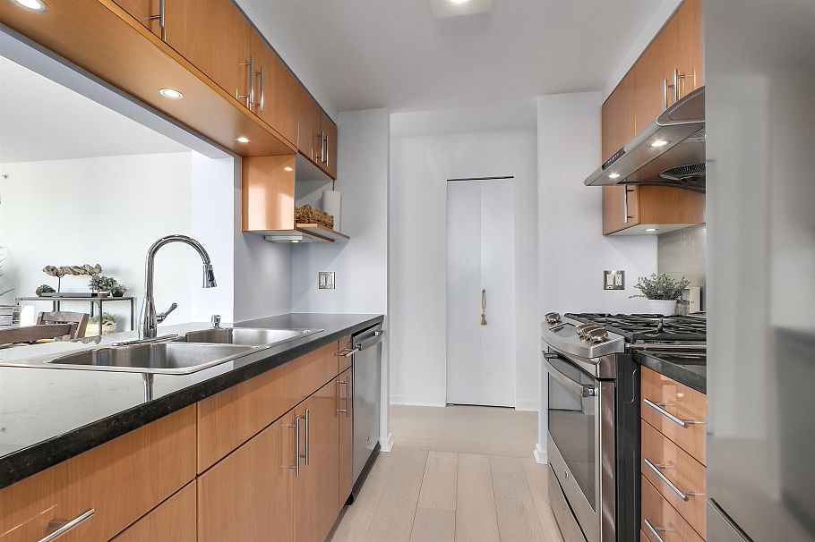 1807 1077 Marinaside Crescent Vancouver, BC - 15