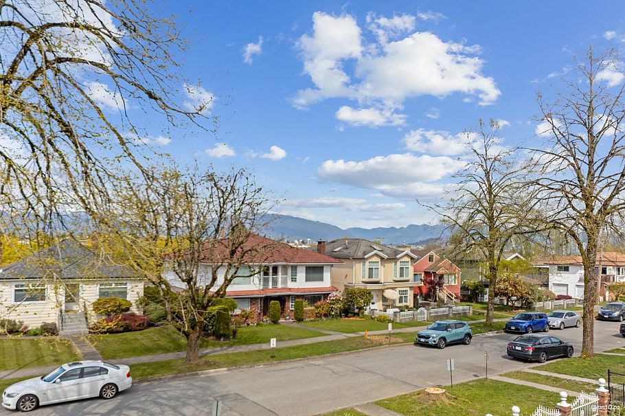 2648 E 19th Avenue Vancouver, BC - 26