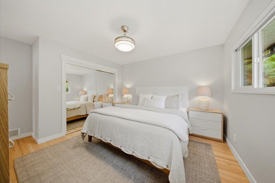 1392 Chamberlain Drive North Vancouver, BC - 12