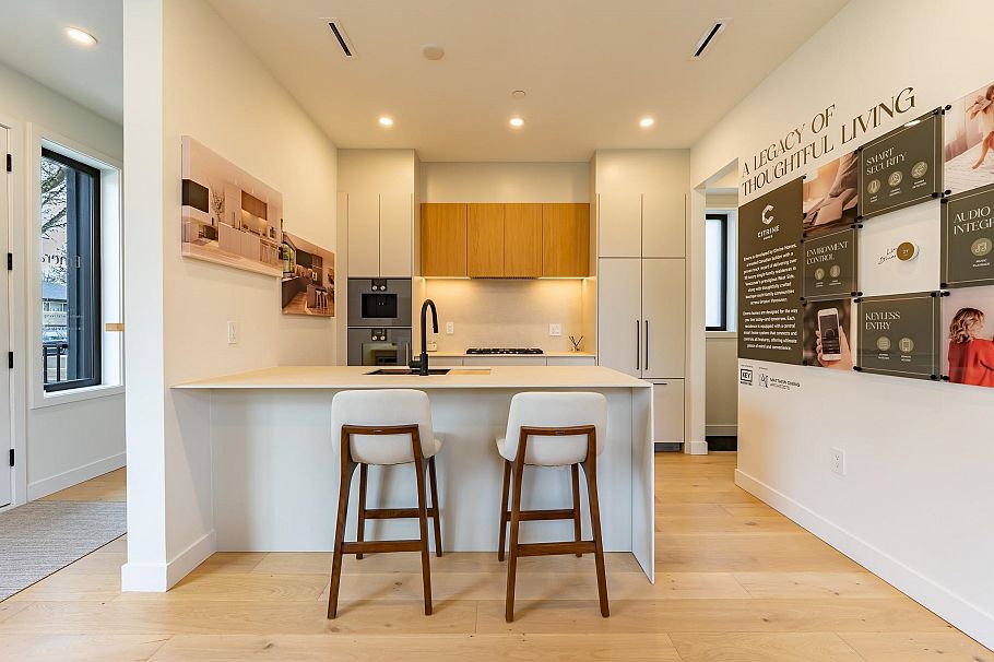 858 W 64th Avenue Vancouver, BC - 8