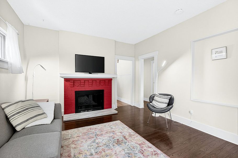 2975 W 8th Avenue Vancouver, BC - 9