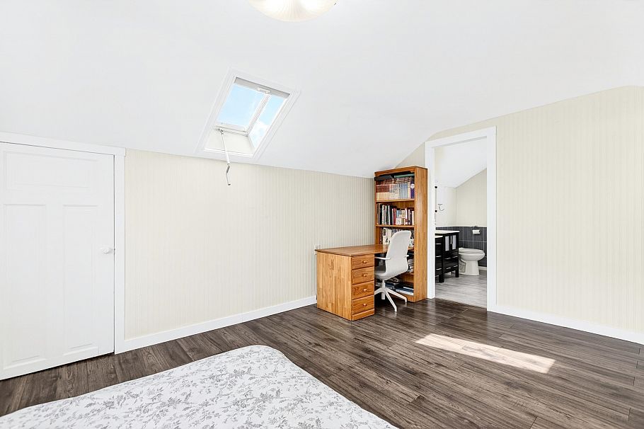 2975 W 8th Avenue Vancouver, BC - 21