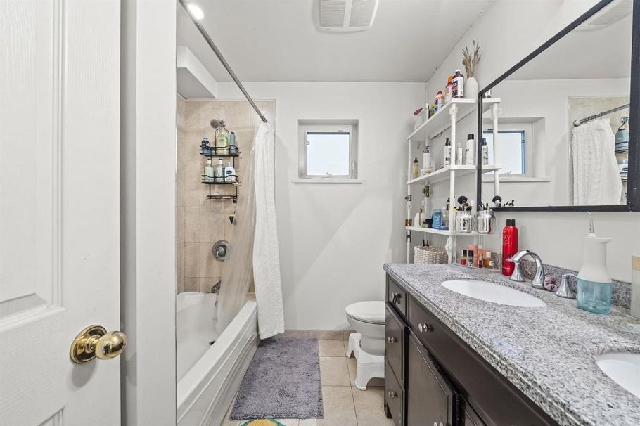 2452 2492 Balsam Street Vancouver, BC - 4