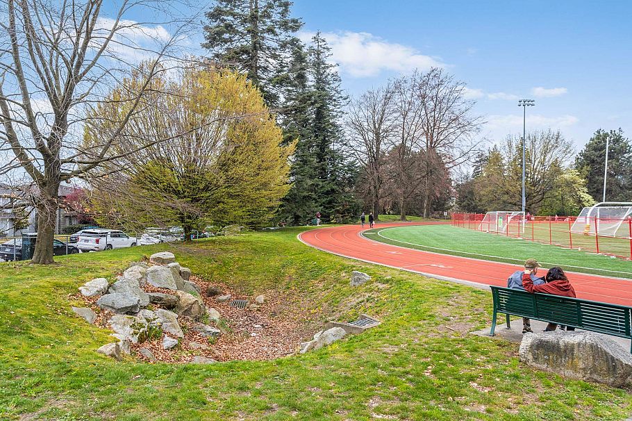 2136 Jones Avenue North Vancouver, BC - 32