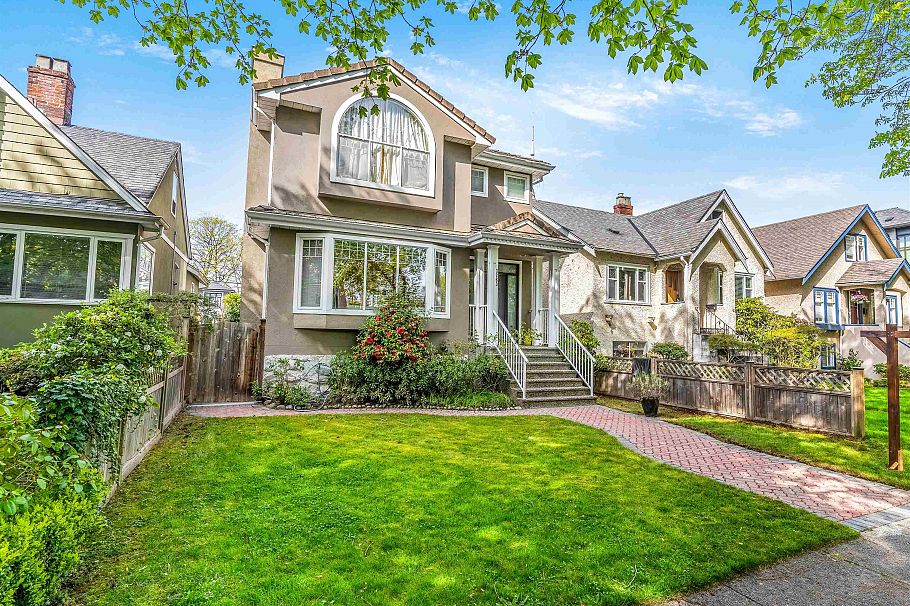 3263 W 14th Avenue Vancouver, BC - 1