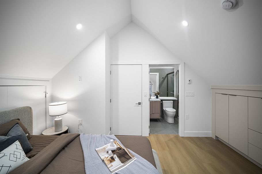 1 3623 Triumph Street Vancouver, BC - 26