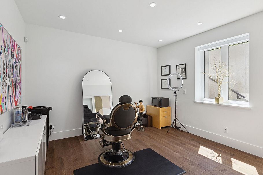 983 Tudor Avenue North Vancouver, BC - 31