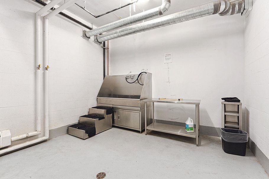 404 1295 Conifer Street North Vancouver, BC - 35