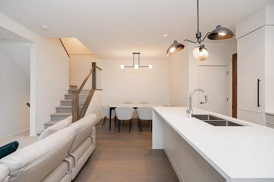 6840 Oak Street Vancouver, BC - 6