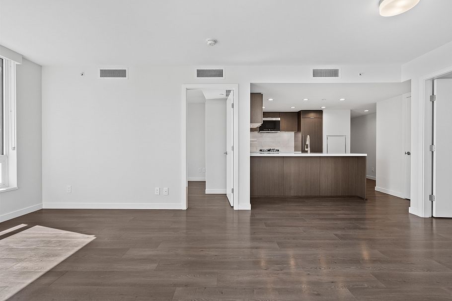 807 8238 Lord Street Vancouver, BC - 2