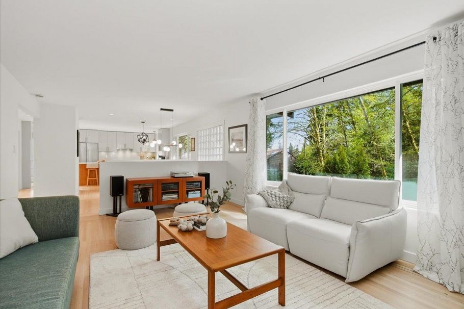 1392 Chamberlain Drive North Vancouver, BC - 9