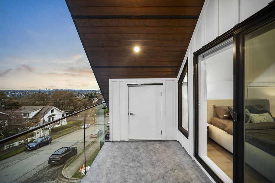 1 3623 Triumph Street Vancouver, BC - 28