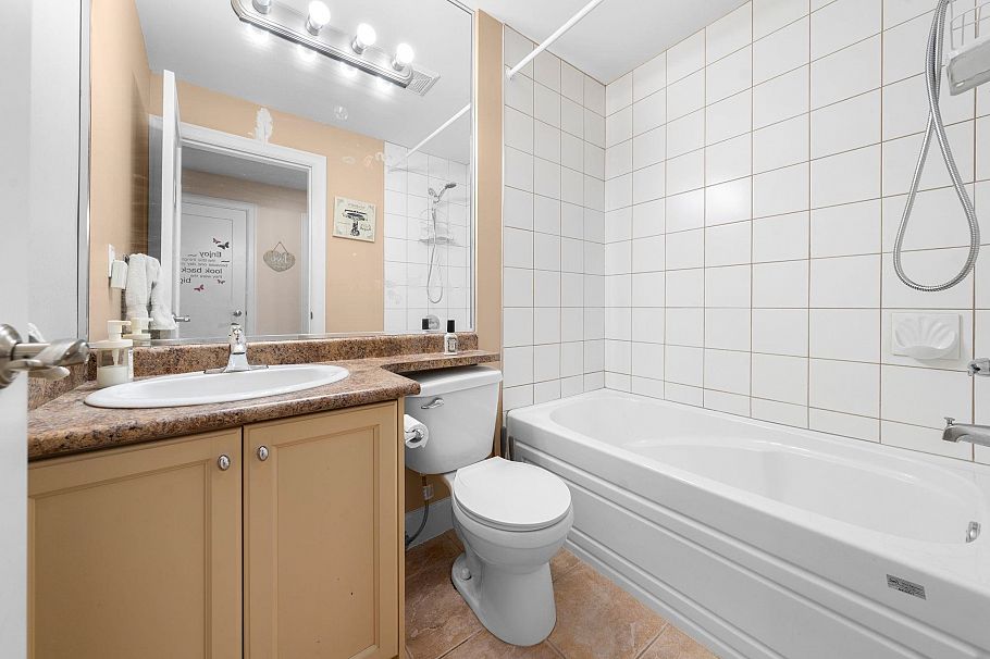 341 E 8th Street North Vancouver, BC - 37