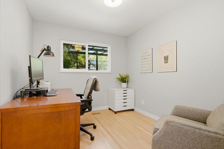 1392 Chamberlain Drive North Vancouver, BC - 14