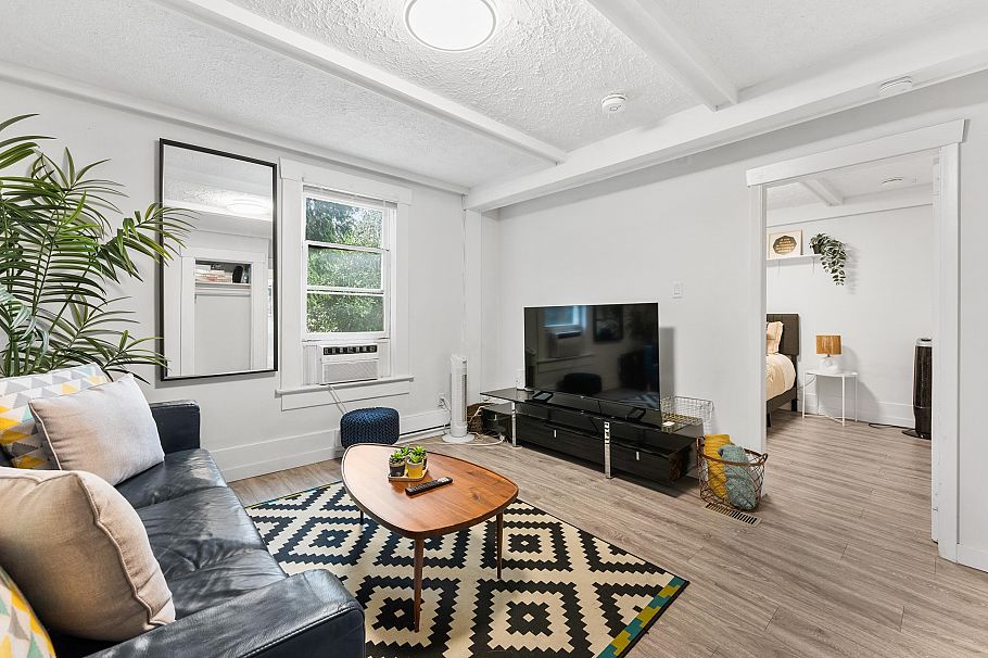 136 W 12th Avenue Vancouver, BC - 15