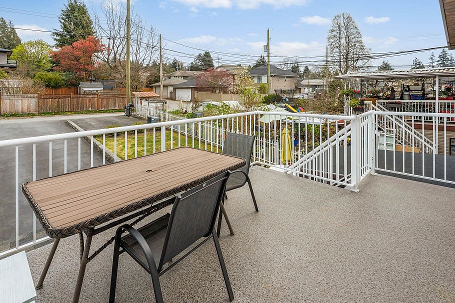 2136 Jones Avenue North Vancouver, BC - 23